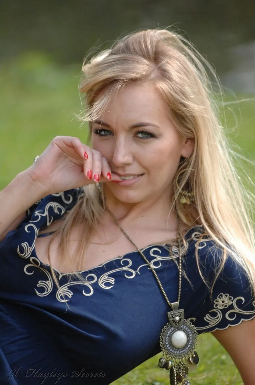 Sexy Older Beauties background